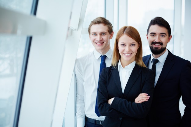 happy-co-workers-close-window_1098-3172