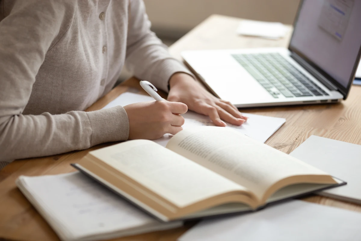 Étudier et travailler pour un diplôme en alternance